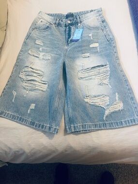 Mens distressed Bermuda jorts